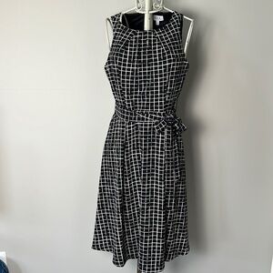 Elle Black/White sleeveless dress